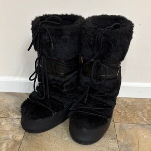 Moon Boot Black Faux Fur Winter Boots size US women 10-11.5